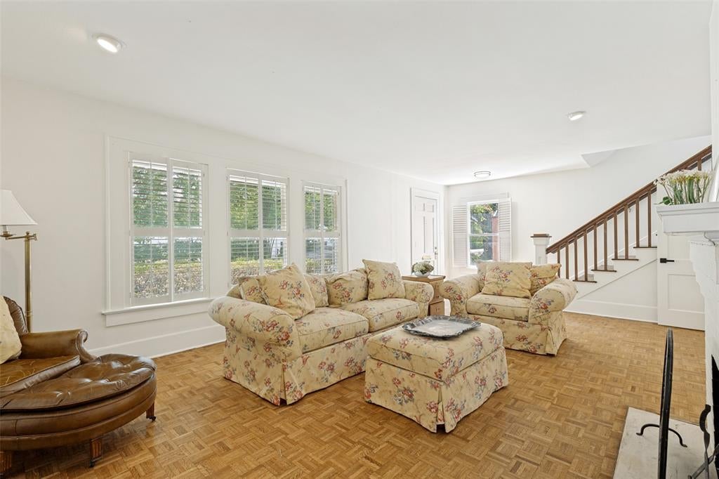 3528 Mockingbird Lane