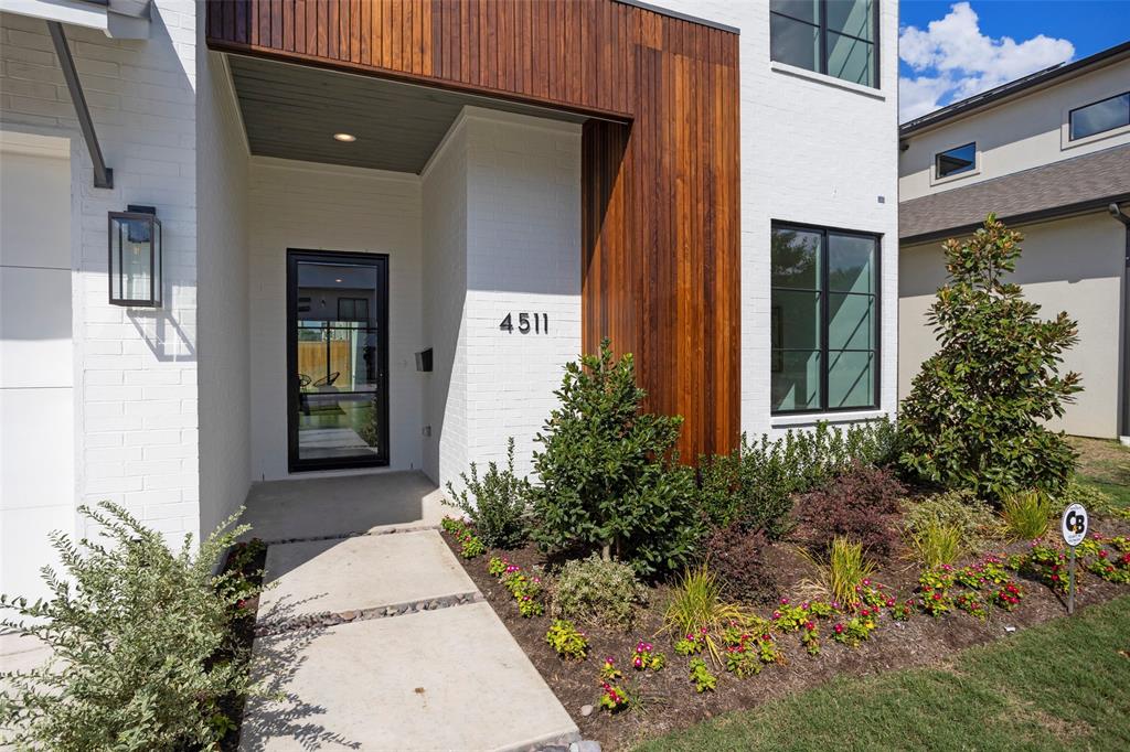 4511 Cowan Avenue