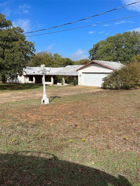 A home in Oak Point