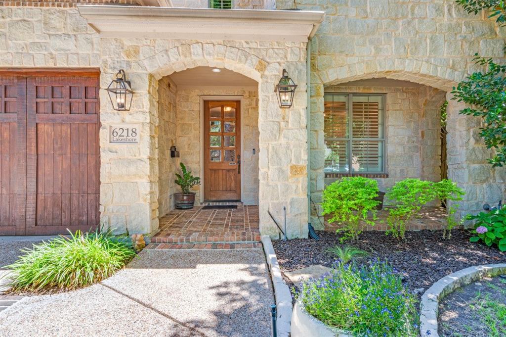 6218 Lakeshore Drive