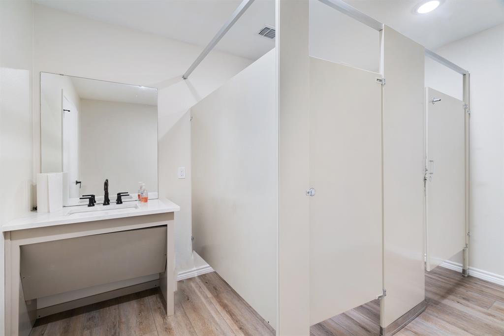 City Of Paris - Commercial Sale