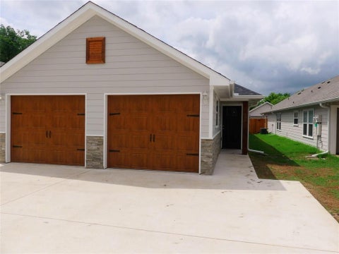 Photo of 608 E College Street #608, Sherman, TX 75090 (MLS # 21312197)