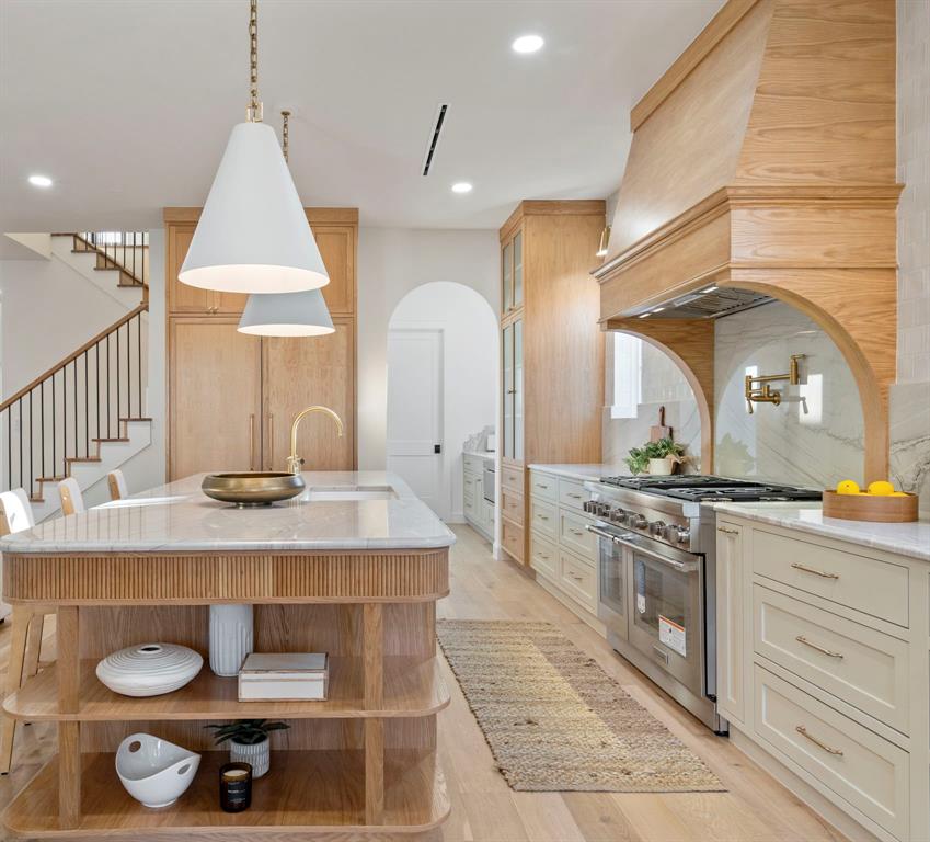 LAKEWOOD HTS - Residential