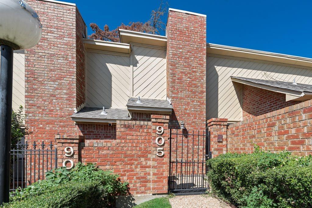 905 Cedarland Boulevard
