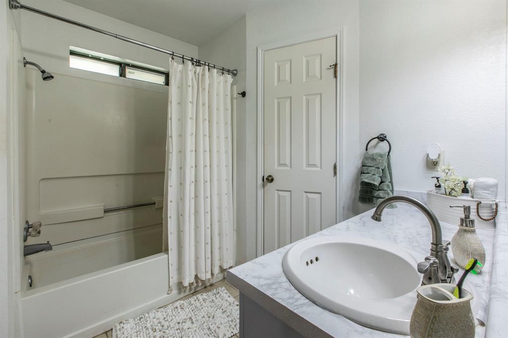 ROYALTON - Residential