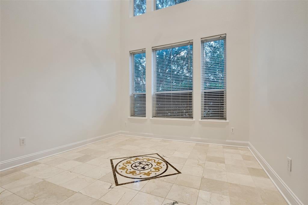 8925 Hunters Glen Trail
