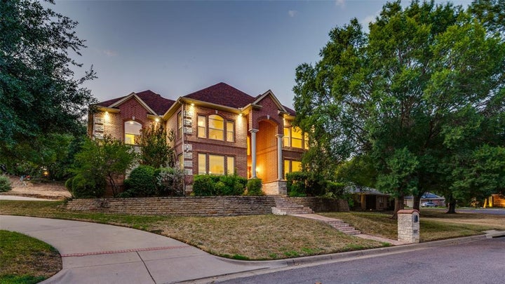 Photo 1 of 40 — 8925 Hunters Glen Trail, Fort Worth, TX 76120