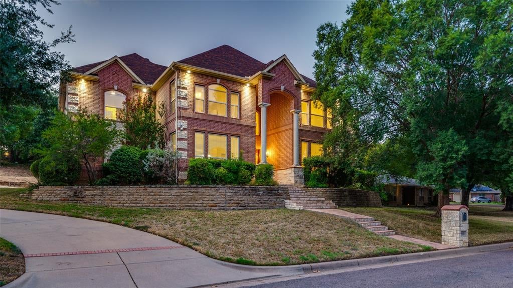 8925 Hunters Glen Trail