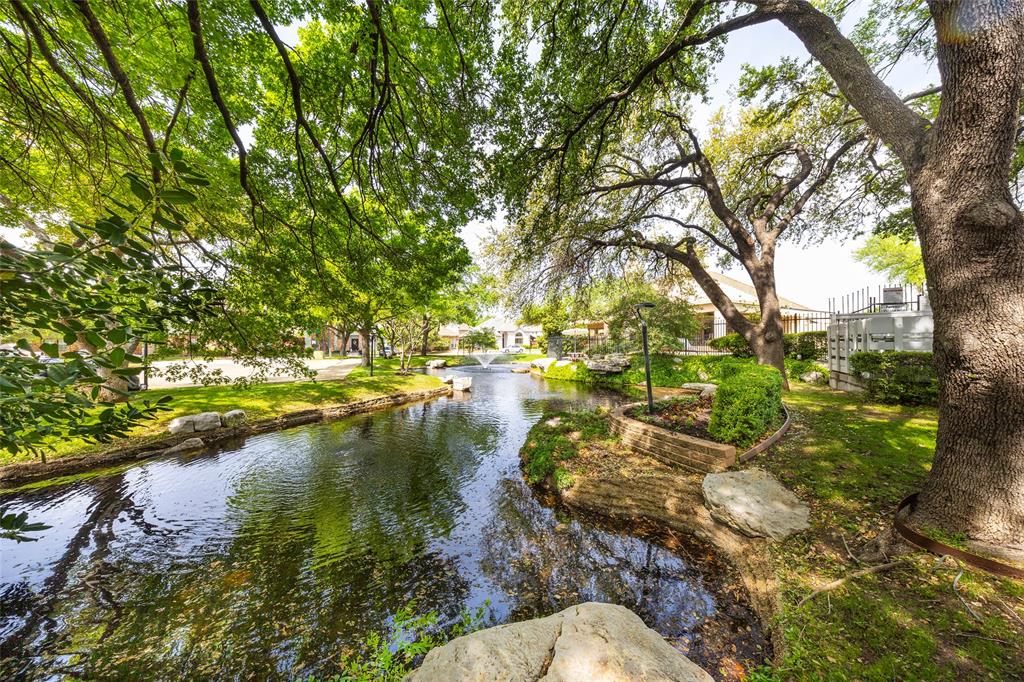 Villas Condo At Pkwy Village - Residential