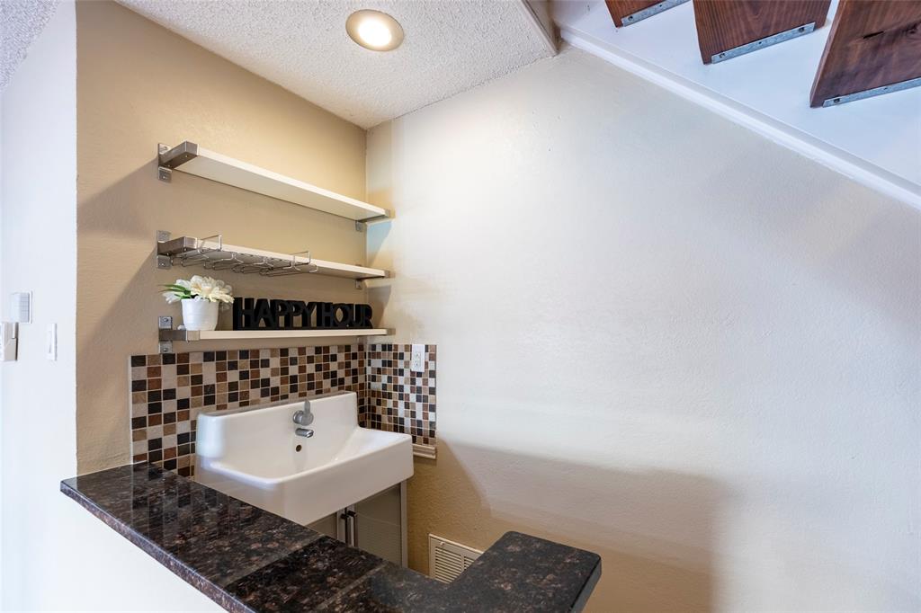 Villas Condo At Pkwy Village - Residential