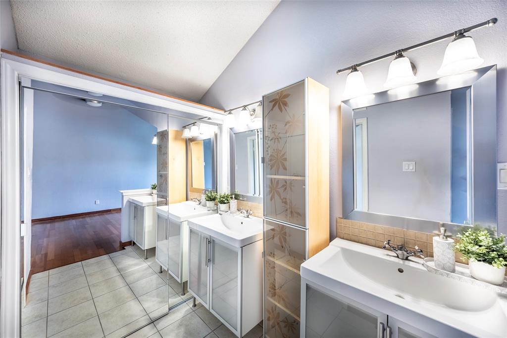 Villas Condo At Pkwy Village - Residential