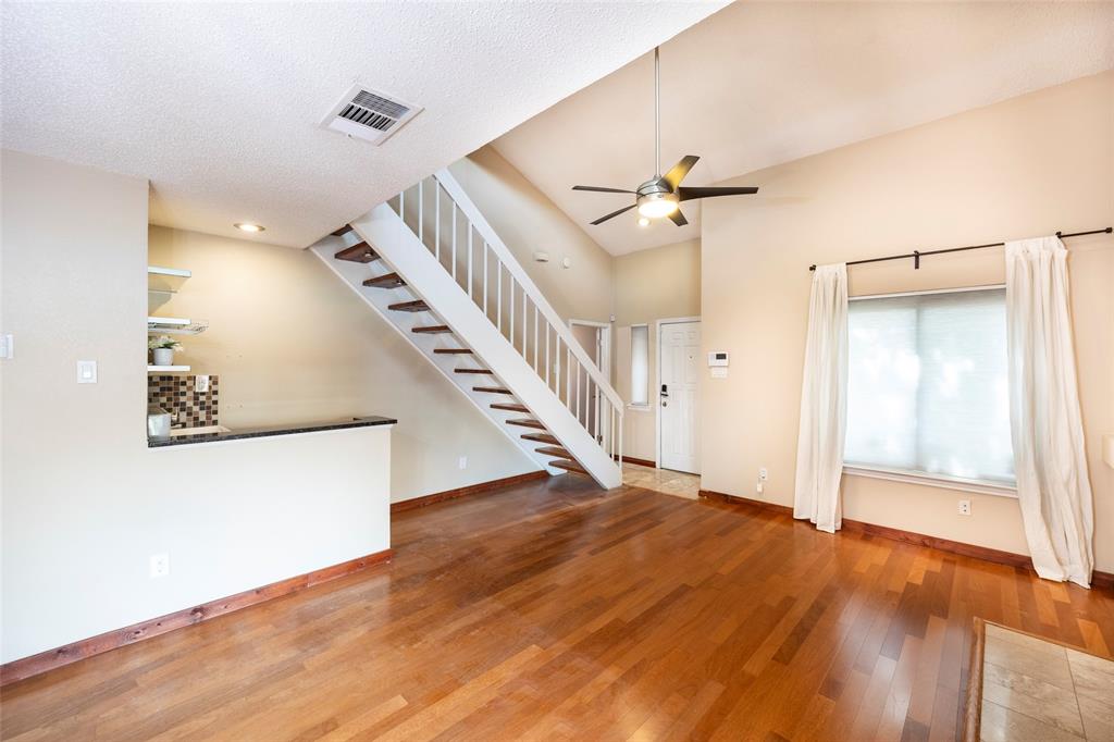 Villas Condo At Pkwy Village - Residential