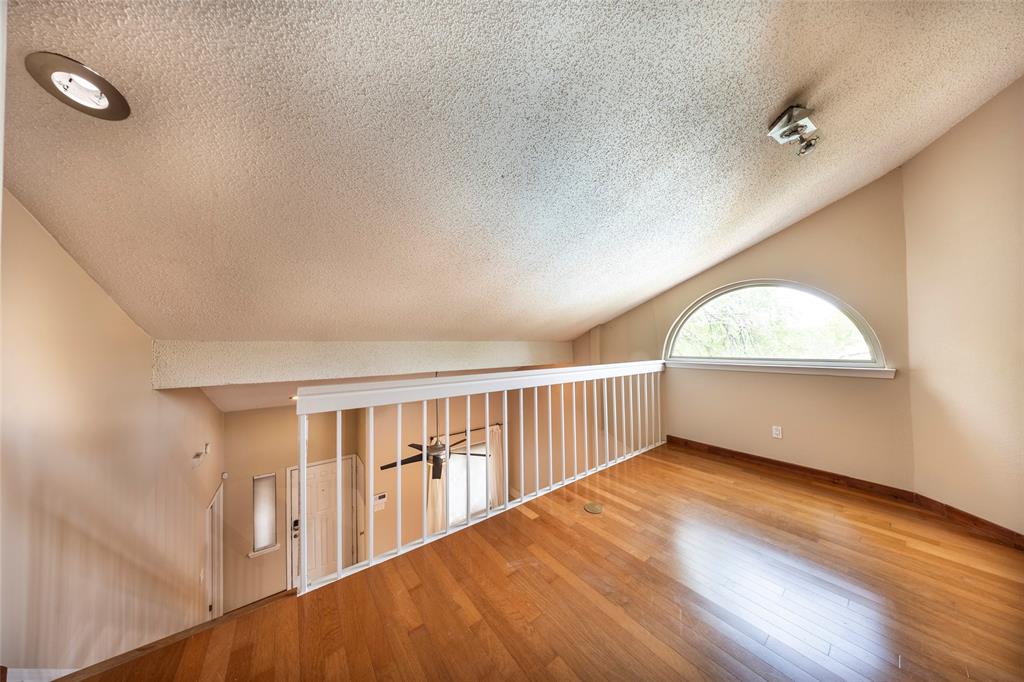 Villas Condo At Pkwy Village - Residential