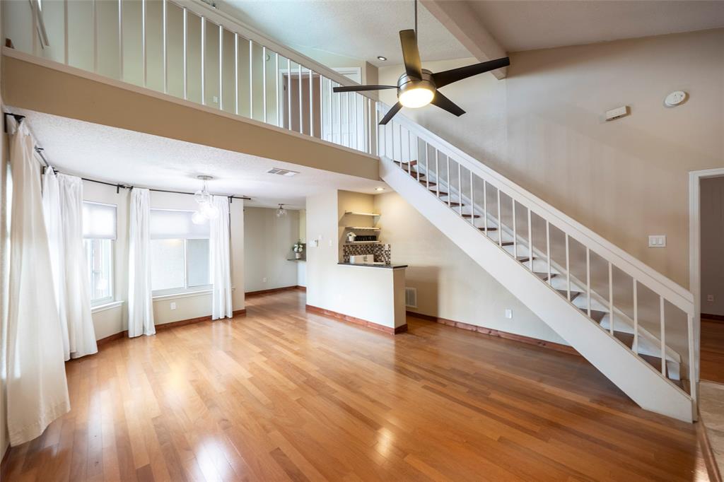 Villas Condo At Pkwy Village - Residential