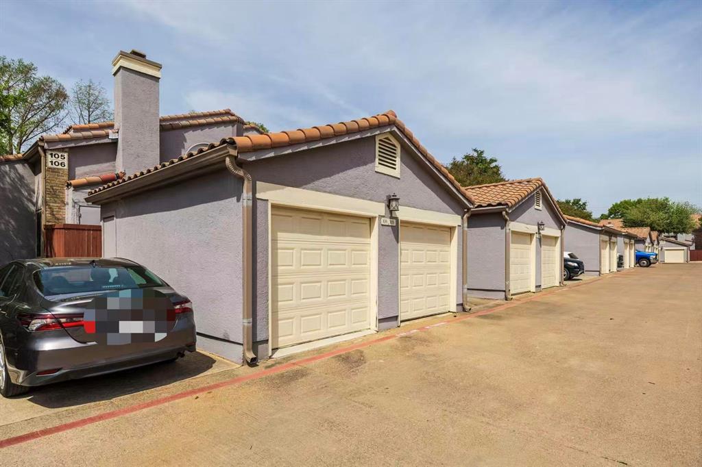 Villas Condo At Pkwy Village - Residential