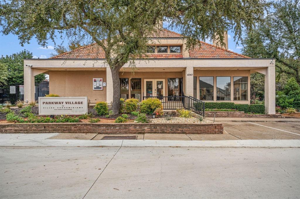 Villas Condo At Pkwy Village - Residential