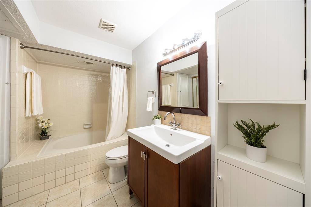 Villas Condo At Pkwy Village - Residential