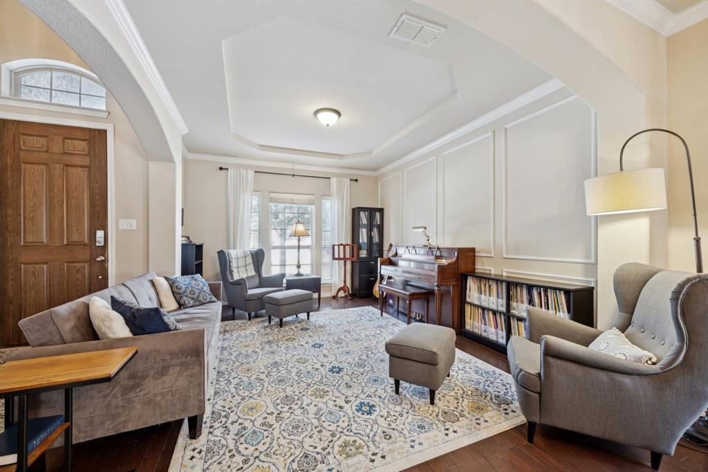 6308 Lakecrest Drive