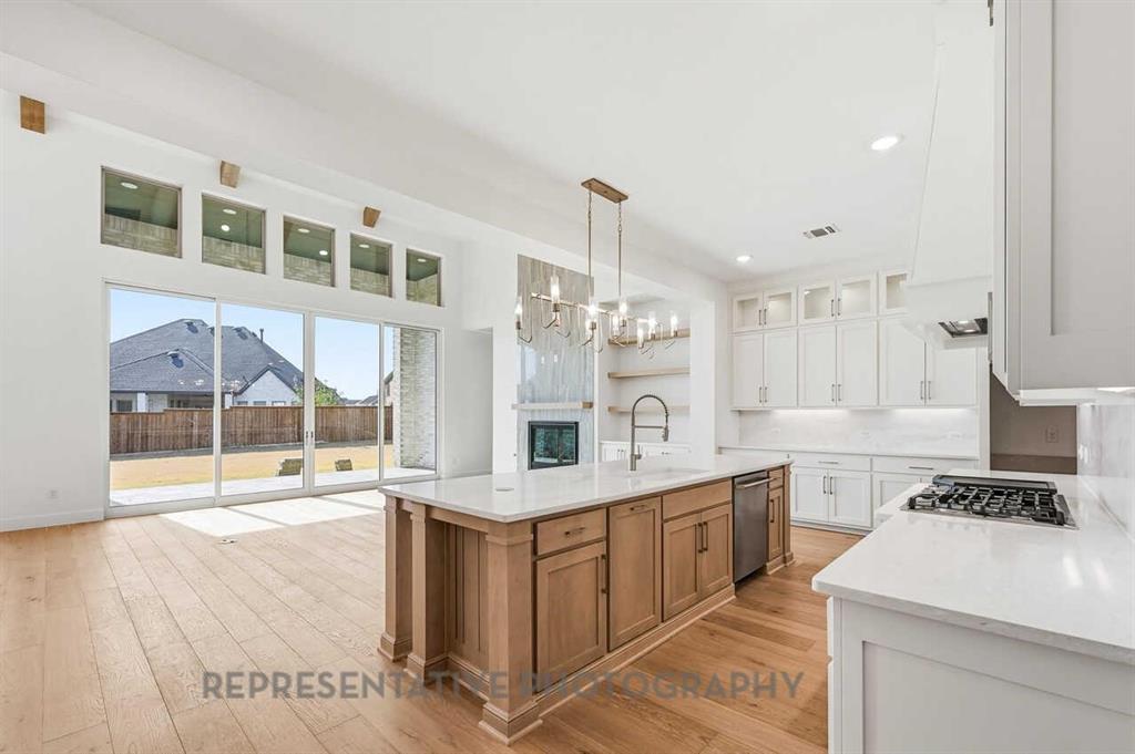 2717 Thatcher Street