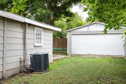 Tiny photo for 936 E Cantey Street, Fort Worth, TX 76104 (MLS # 21341428)