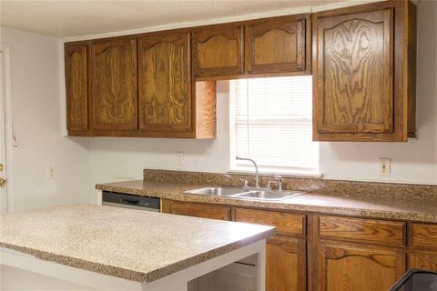 Tiny photo for 936 E Cantey Street, Fort Worth, TX 76104 (MLS # 21341428)