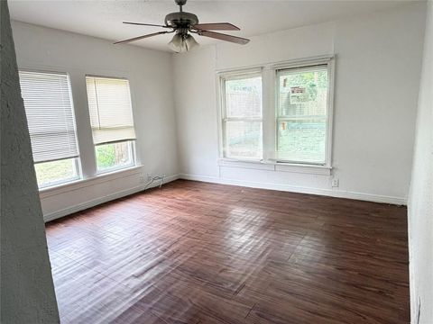 Tiny photo for 936 E Cantey Street, Fort Worth, TX 76104 (MLS # 21341428)