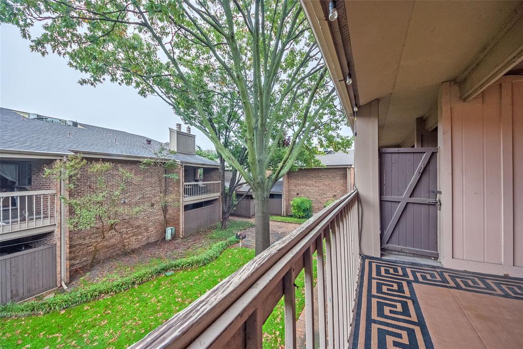 Arrangement Condo - Residential