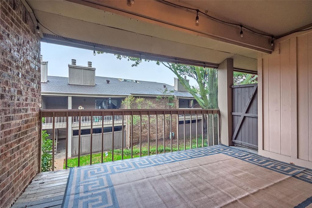 Arrangement Condo - Residential