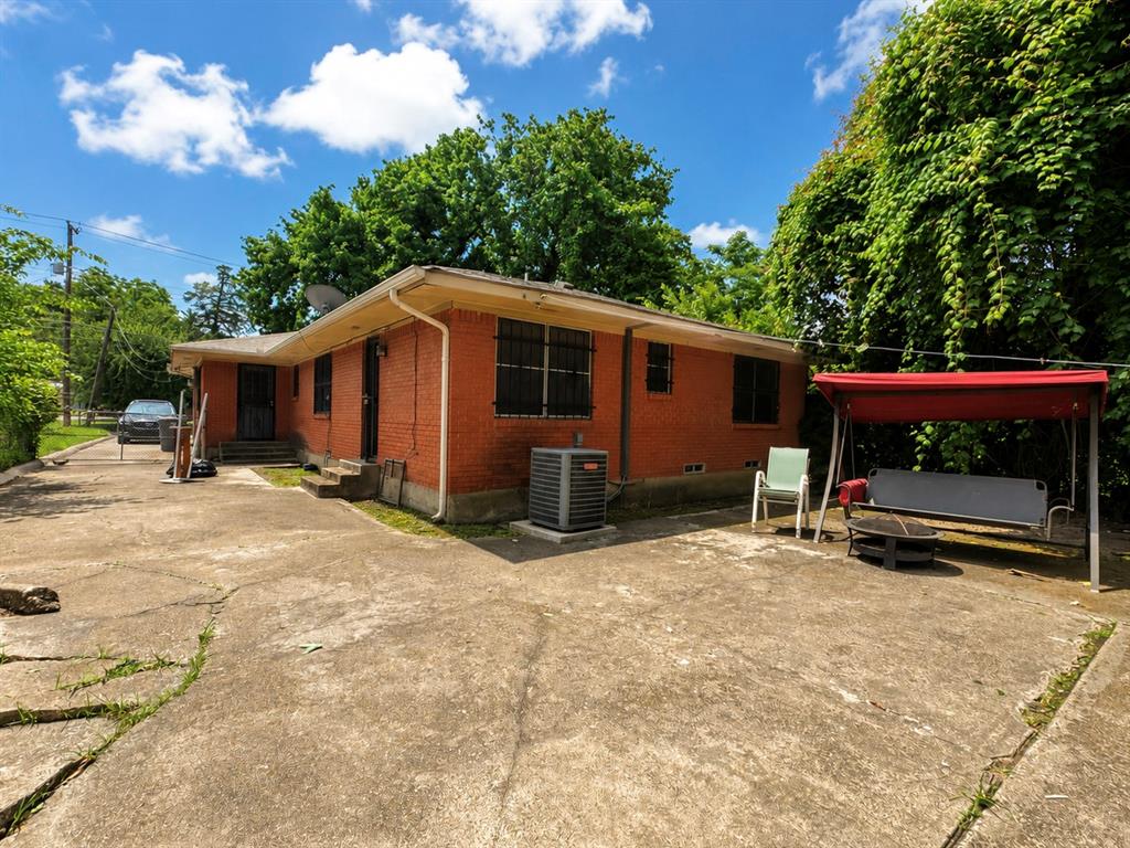 3023 Carpenter Avenue