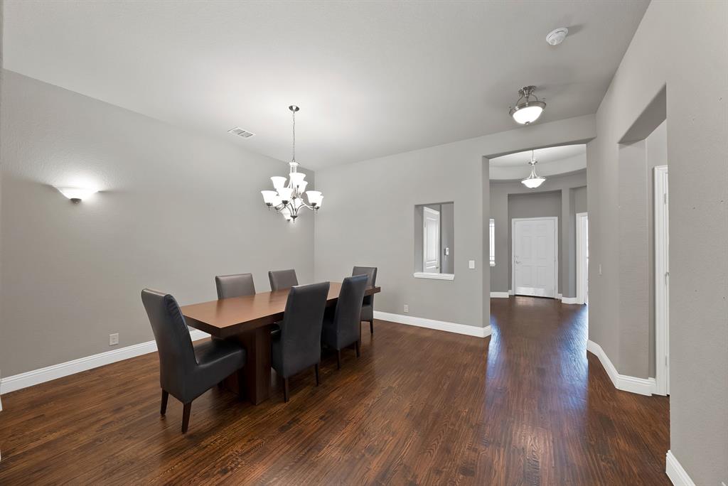 910 Greenhurst
