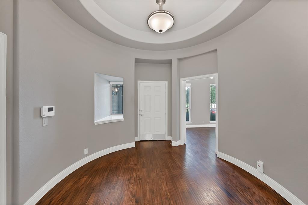 910 Greenhurst