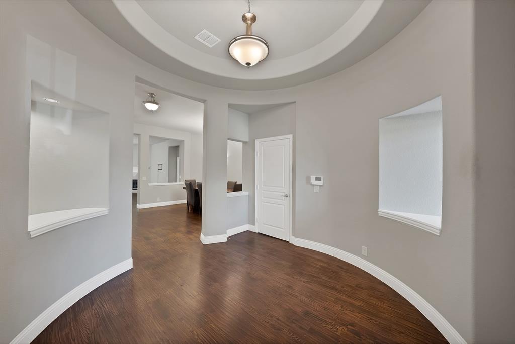 910 Greenhurst
