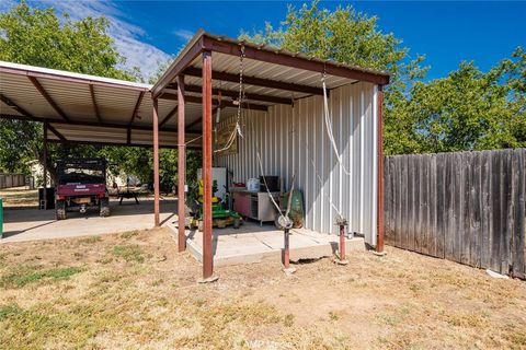 A home in Throckmorton