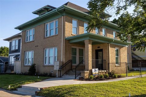 Photo of 715 S Jennings Avenue #105, Fort Worth, TX 76104 (MLS # 21214259)