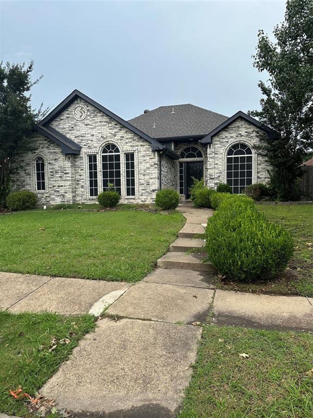 Photo of 2604 Crystal Falls Drive, Mesquite, TX 75181 (MLS # 21000375)