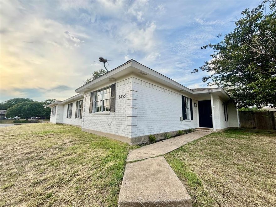 Welcome to this beautifully updated 3-bedroom, 2-bathroom duplex located in the vibrant city of Fort Worth, TX. This home boasts an open floor plan, perfect for entertaining or simply enjoying a spacious living environment. The kitchen is a chef's dream with ample cabinets, counter space, and stunning granite countertops. Wood floors flow throughout the home, adding a touch of elegance and easy maintenance. The property also includes a 2-car garage, providing plenty of space for vehicles or additional storage. Outside, you'll find a fenced yard, offering a private space for outdoor. The location is a bonus, with a variety of shopping and dining options nearby. This home is a perfect blend of style, comfort, and convenience.

There is a nonrefundable application fee of $60 per adult. A one-time lease administration fee of $125 is due at lease signing. Proof of renters insurance is required prior to move-in and must be maintained throughout the duration of the lease.