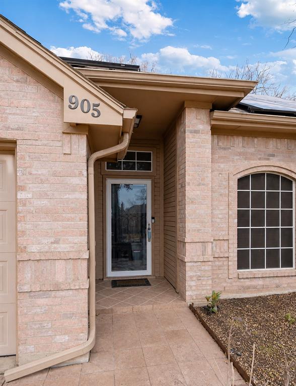 905 Forest Hollow Drive