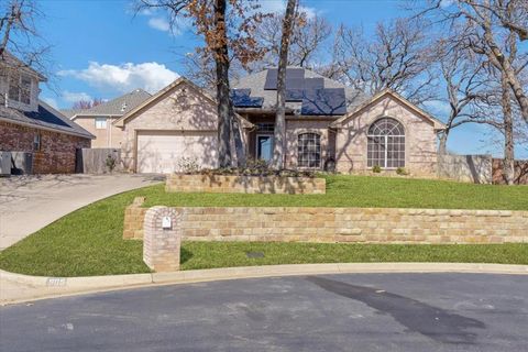 Photo of 905 Forest Hollow Drive, Hurst, TX 76053 (MLS # 21157357)