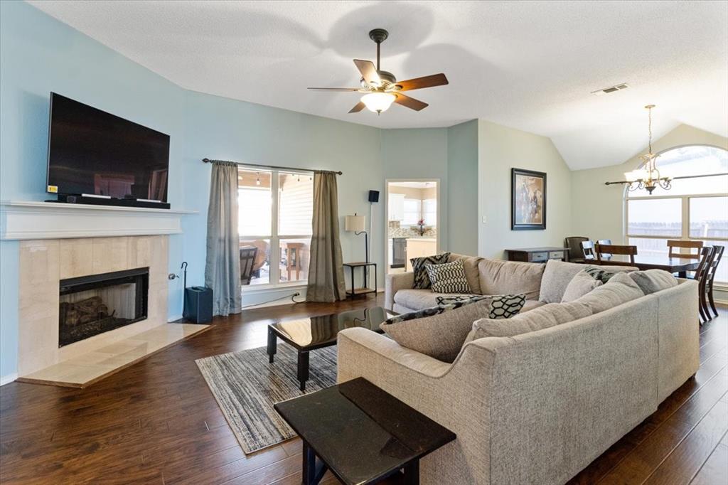 905 Forest Hollow Drive