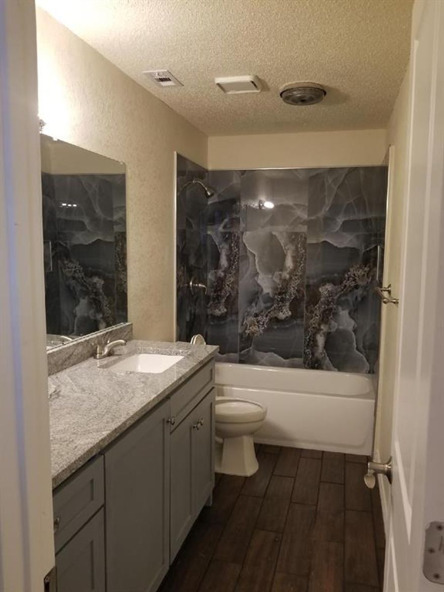 Fully remodeled duplex in the heart of NRH, close to schools, shops and restaurants, New kitchen with all New appliances, beautifully remodeled bathrooms, New floors and doors, very nice sized backyard with wood fence.  

criteria: 600+ credit score, proof of income and good rental history