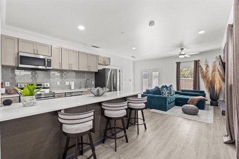 Photo of 3144 Harmon Street, Dallas, TX 75215 (MLS # 21100590) Photo of 3144 Harmon Street, Dallas, TX 75215 (MLS # 21100590)