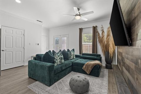 Tiny photo for 3144 Harmon Street, Dallas, TX 75215 (MLS # 21100590)