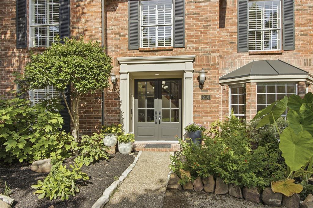 210 Chinaberry Way