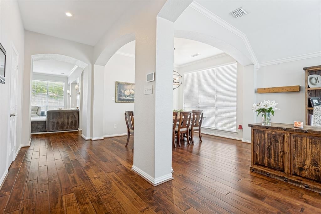6119 Laurel Crest Lane