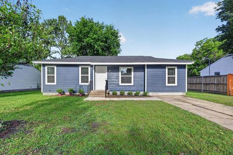 Photo of 310 S 2nd Street, Wylie, TX 75098 (MLS # 21264243)