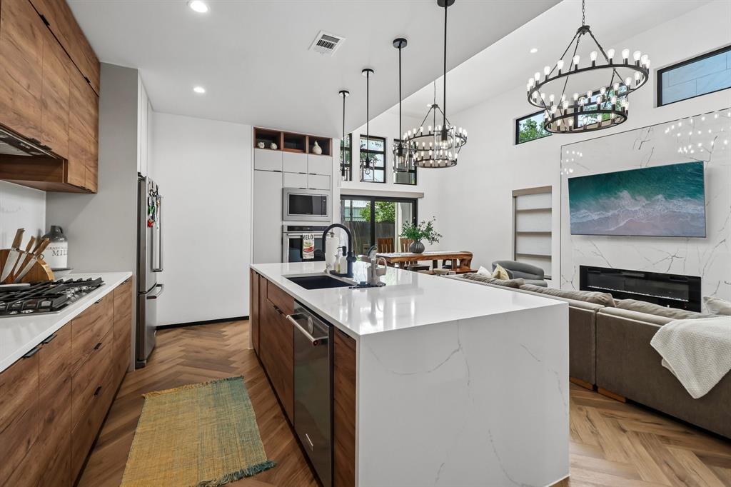 3075 Tall Oaks Court