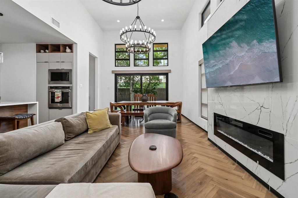 3075 Tall Oaks Court
