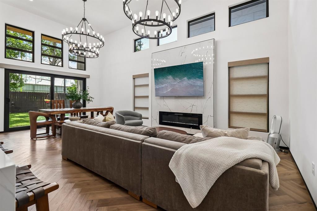 3075 Tall Oaks Court