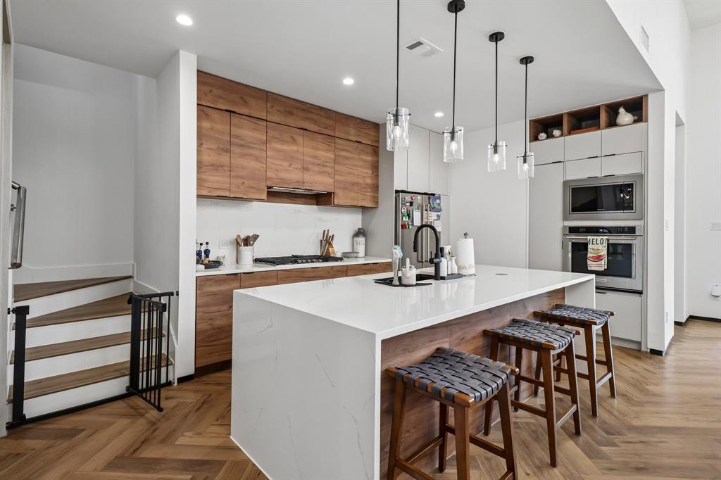 3075 Tall Oaks Court