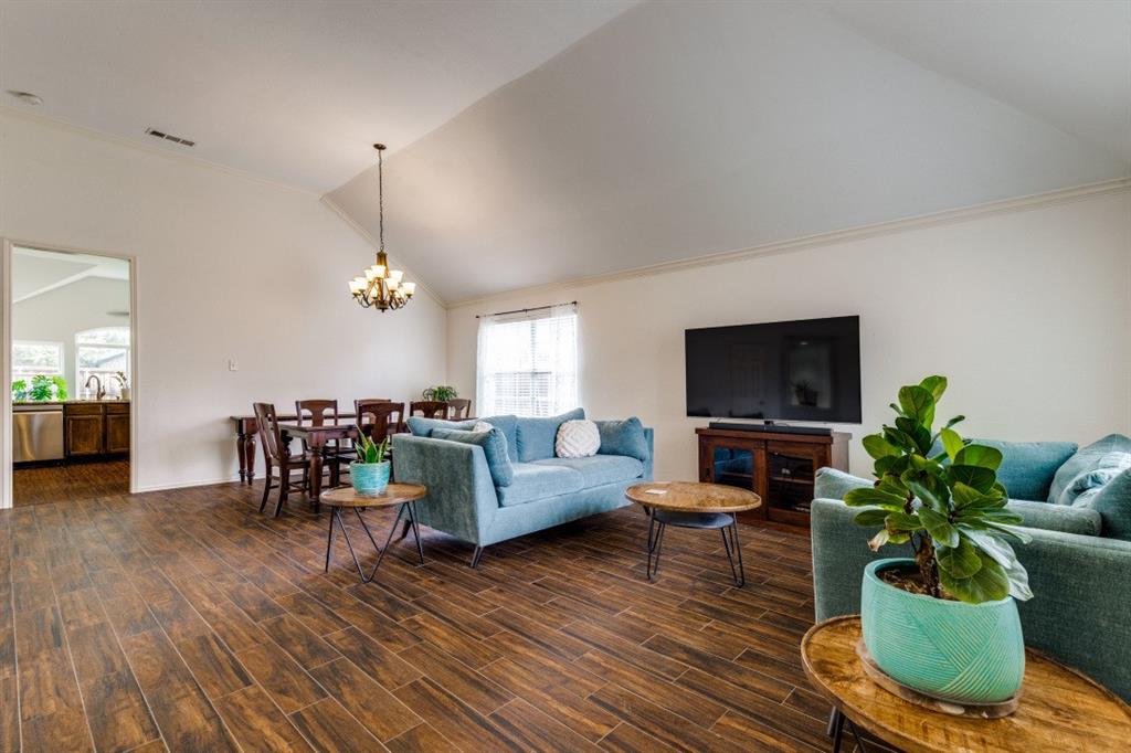 1512 Bastrop Drive